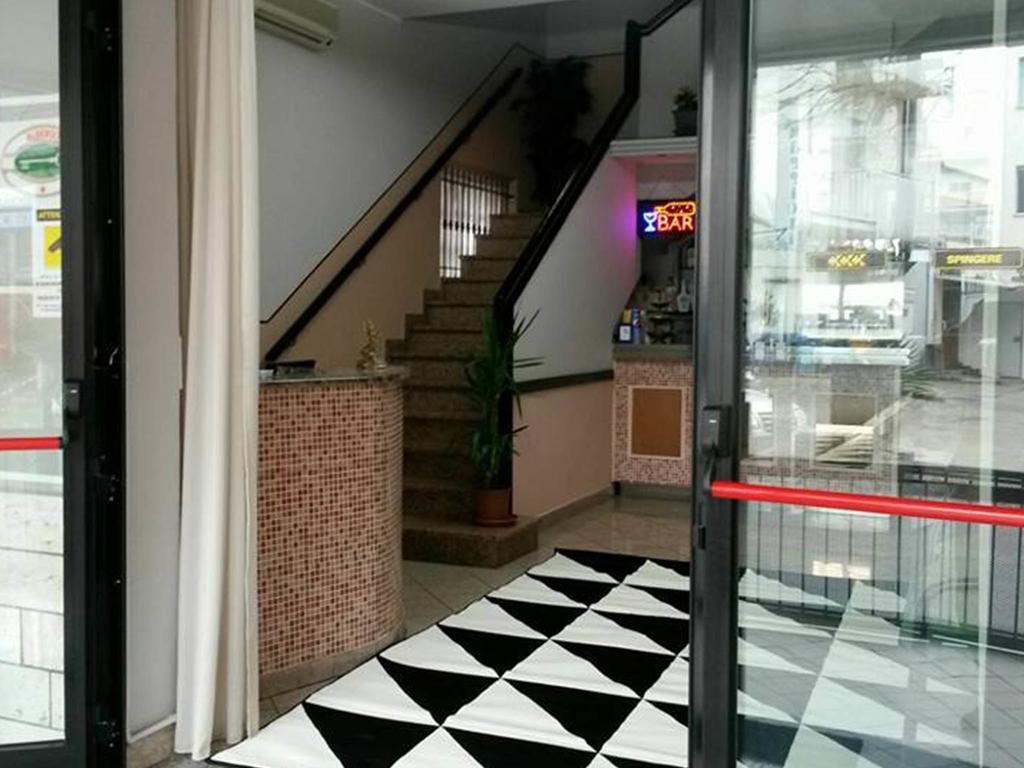 Hotel Laura Ріміні Екстер'єр фото