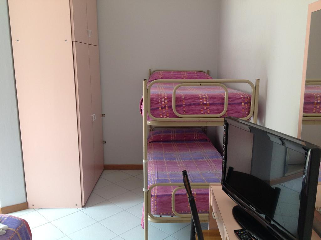 Hotel Laura Ріміні Екстер'єр фото
