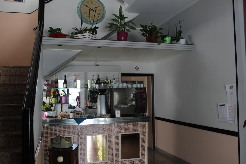 Hotel Laura Ріміні Екстер'єр фото