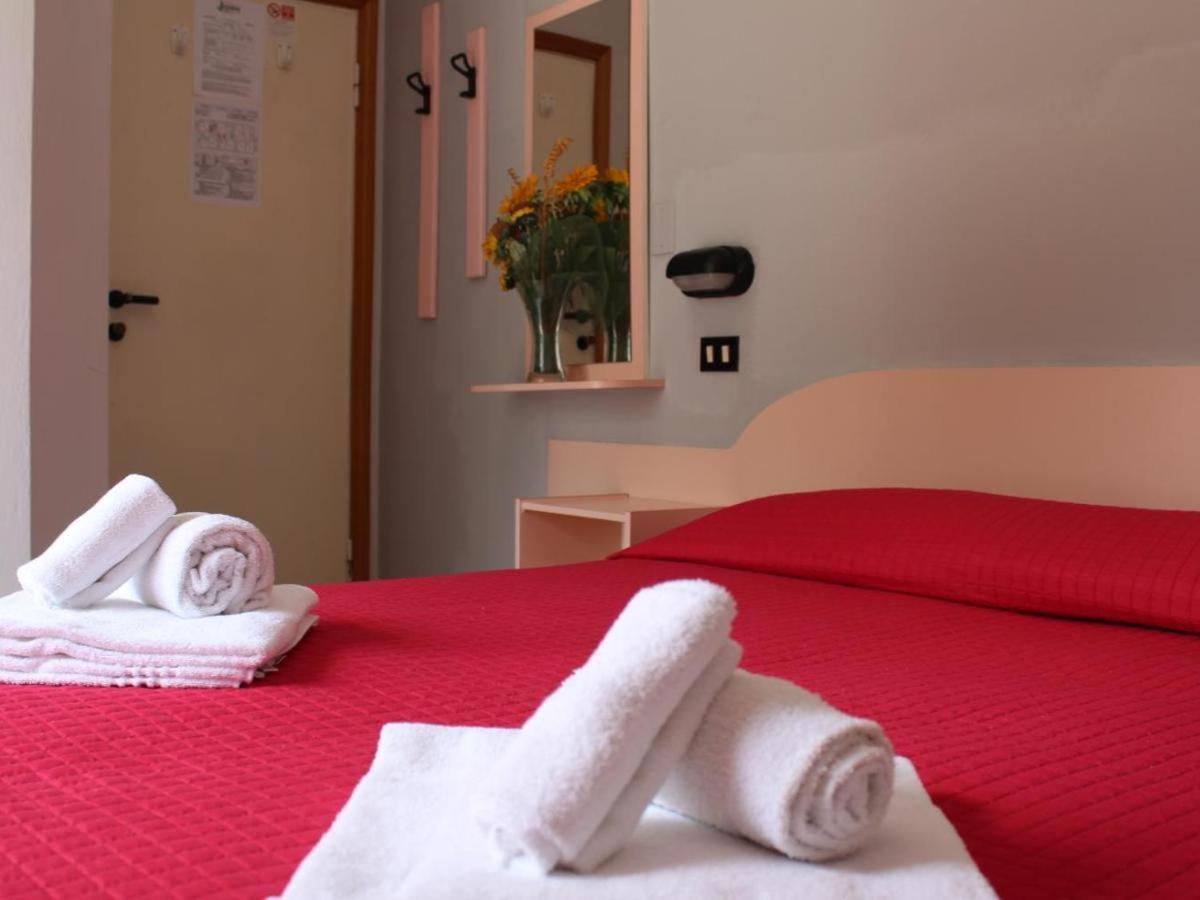 Hotel Laura Ріміні Екстер'єр фото